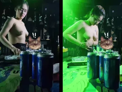 Đi hát karaoke khỏa thân cùng nhóm bạn